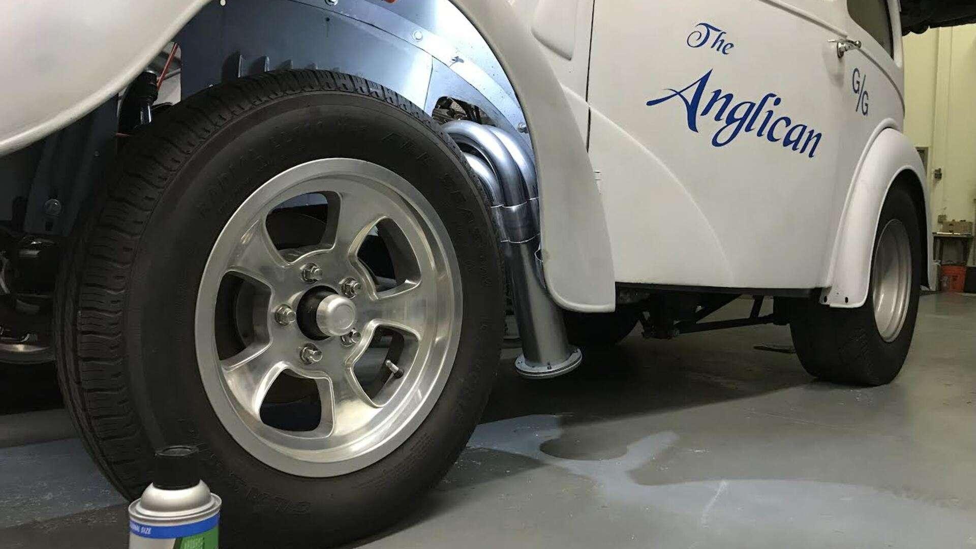 Opposing Cylinders